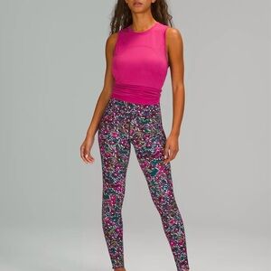 Lululemon leggings floral size 6 like new! Had it just one time.